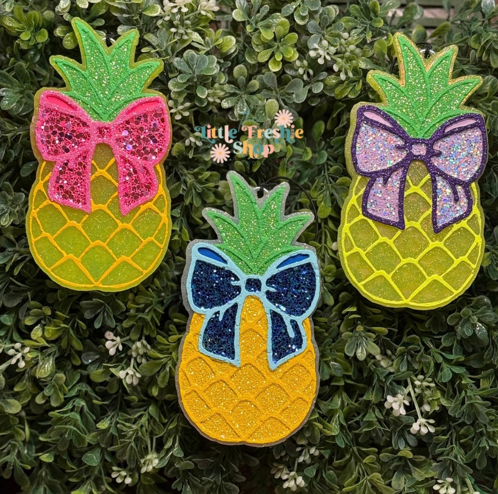 Pineapple with Bow Freshy