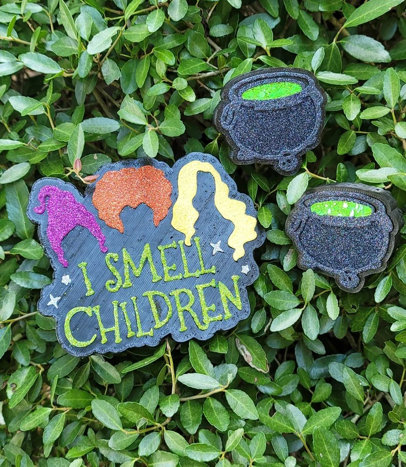 Witchy Sisters, I smell Children